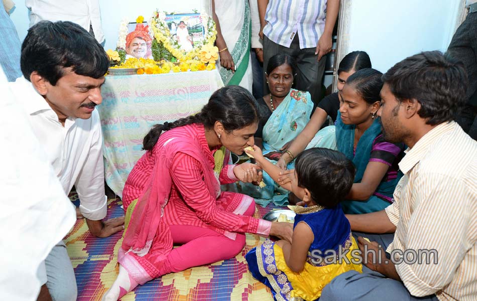 second day of ys sharmila paramarsha yatra26