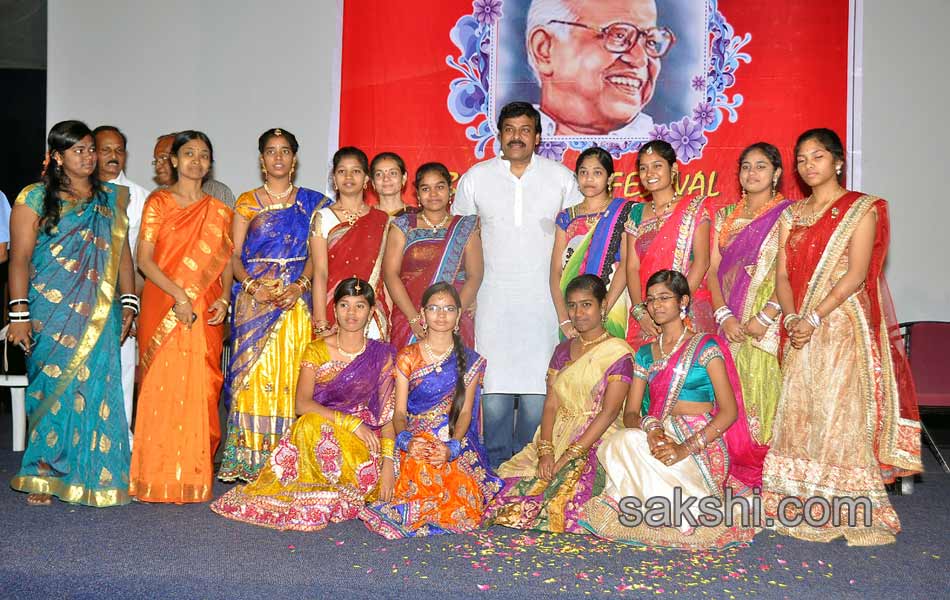 chiranjeevi arrived as cheif guest for bapu s pictures exibition12