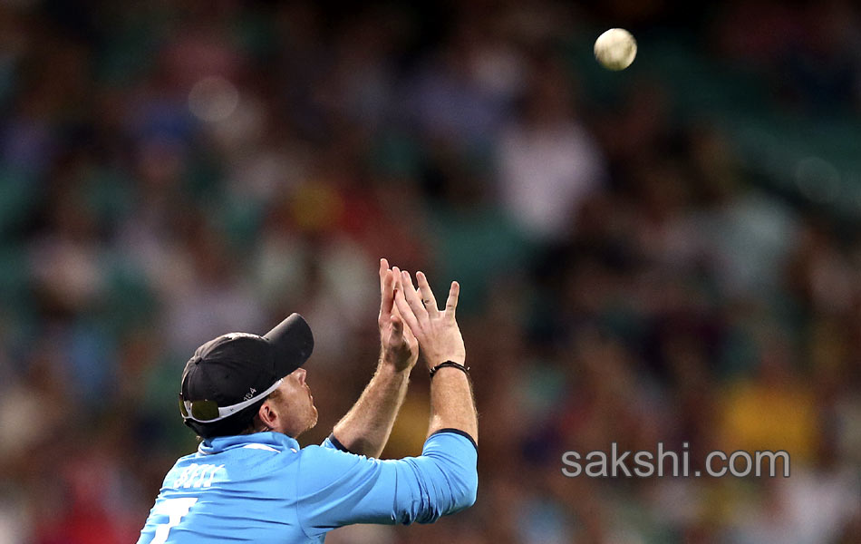 Australia v England Tri Series3