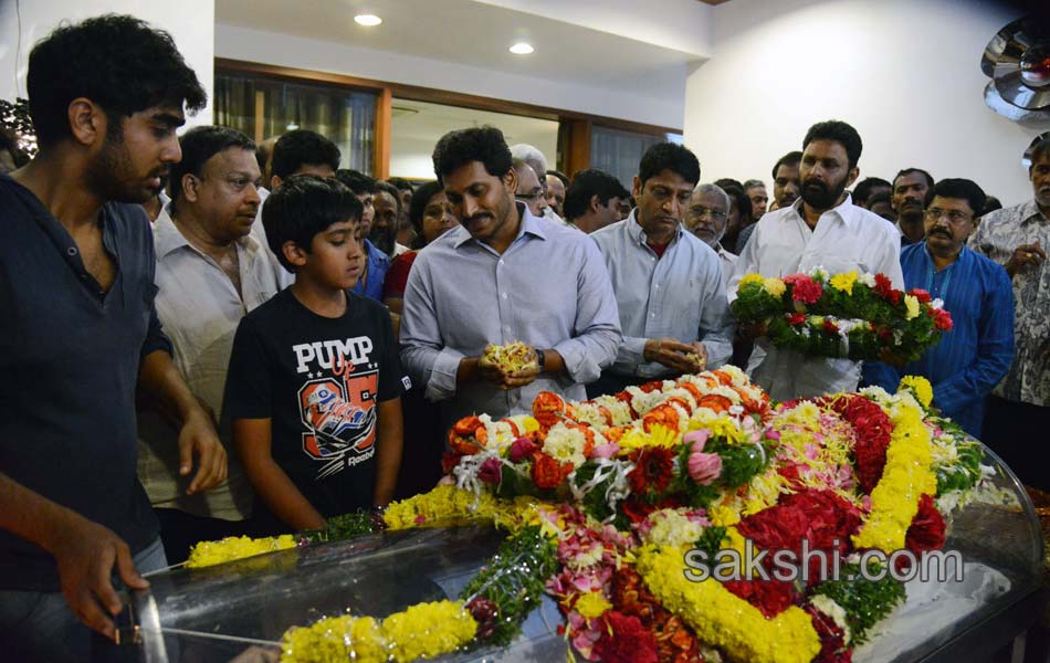 celebrities pays tribute to ramanaidu - Sakshi1