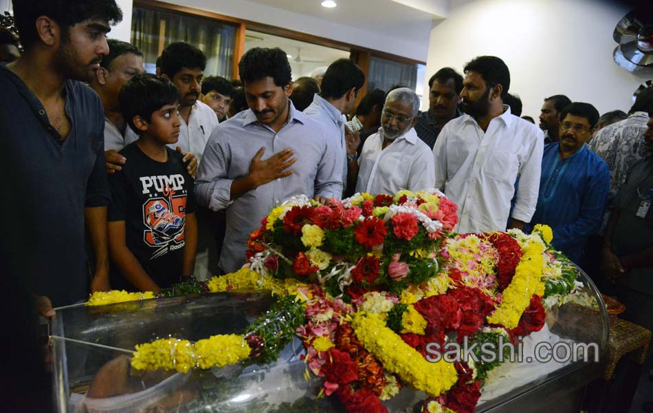 celebrities pays tribute to ramanaidu - Sakshi4