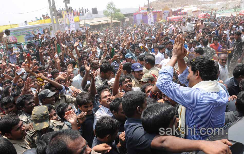 YS jagan mohan reddy attened ontimitta rathostavam - Sakshi4