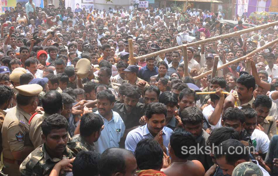 YS jagan mohan reddy attened ontimitta rathostavam - Sakshi10