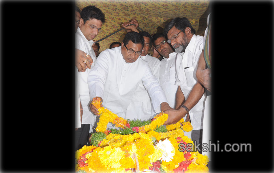 siddayya funeral completed - Sakshi7