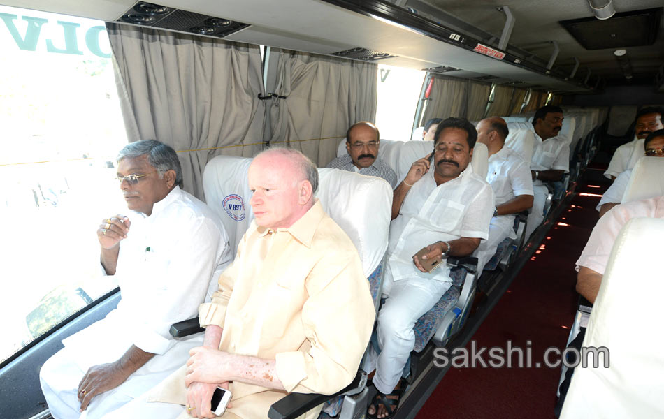 YS Jagan mohan reddy goes to prakasham barrage - Sakshi5