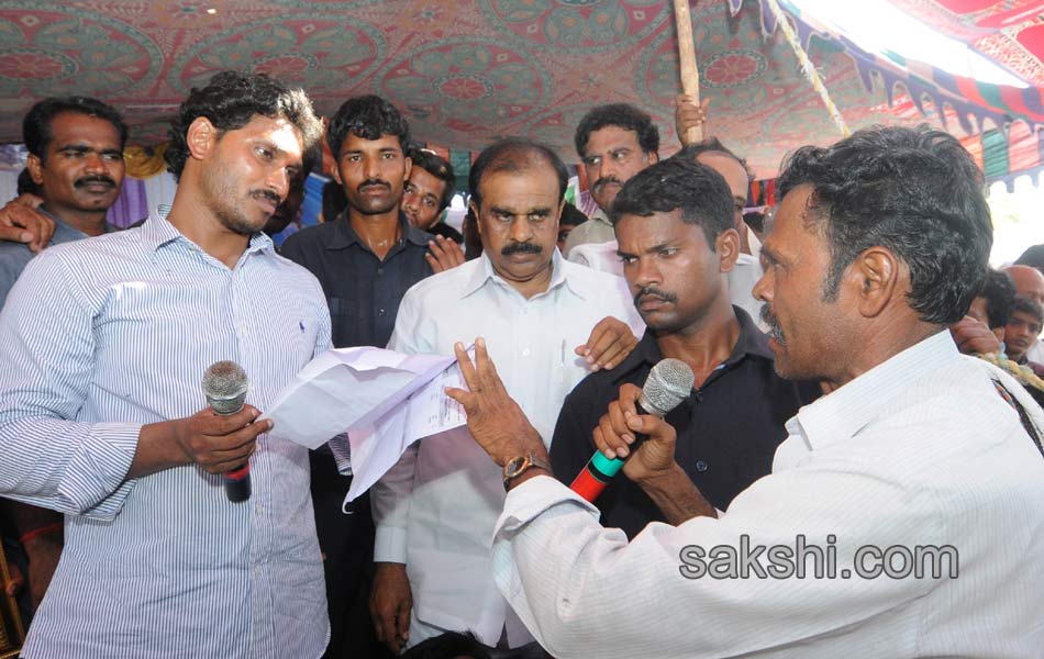 YS jagan mohan reddy tour in ananthapuram - Sakshi2