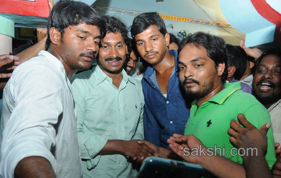 YS jagan mohan reddy tour in ananthapuram - Sakshi8