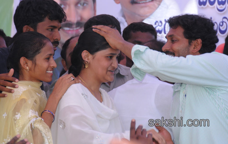 YS jagan mohan reddy tour in ananthapuram - Sakshi12