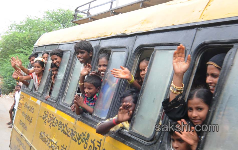 YS jagan mohan reddy tour in ananthapuram - Sakshi7