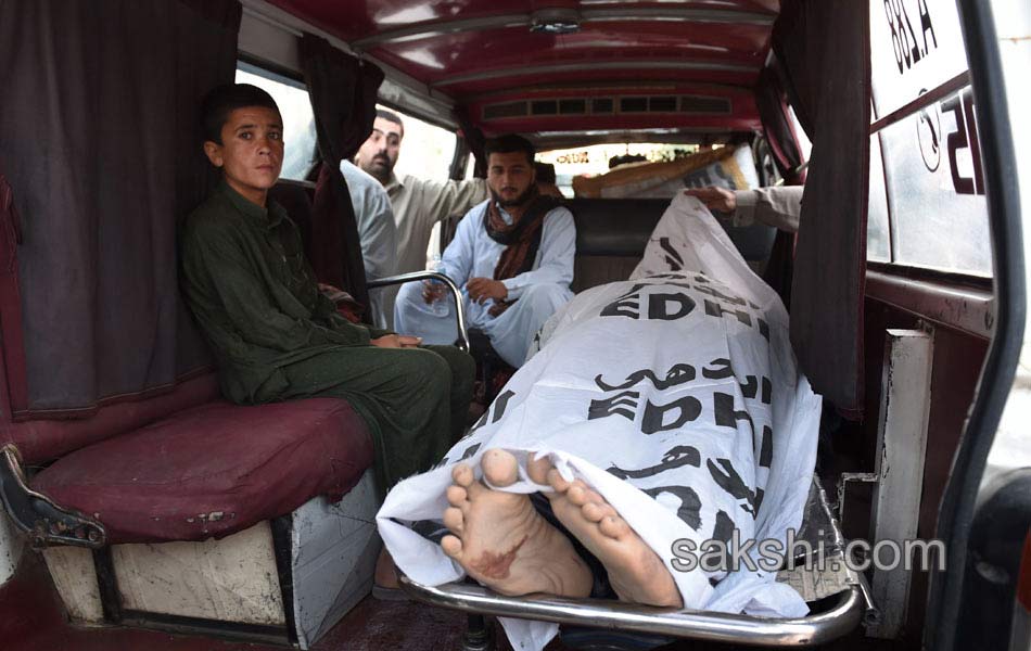 Militants kill 20 passengers in pakistan3