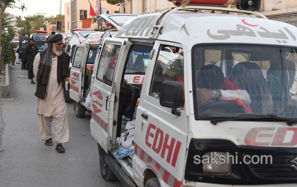 Militants kill 20 passengers in pakistan5