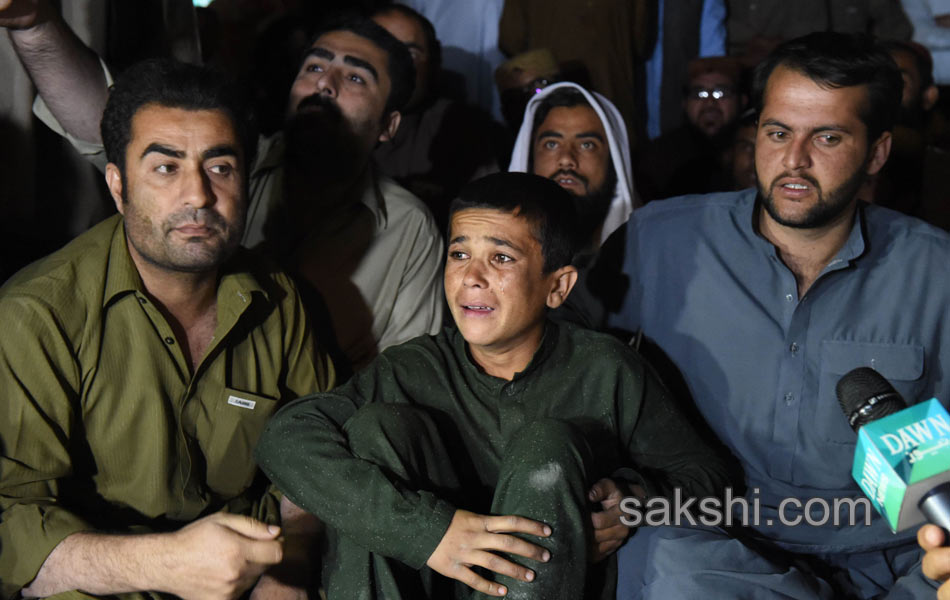 Militants kill 20 passengers in pakistan10