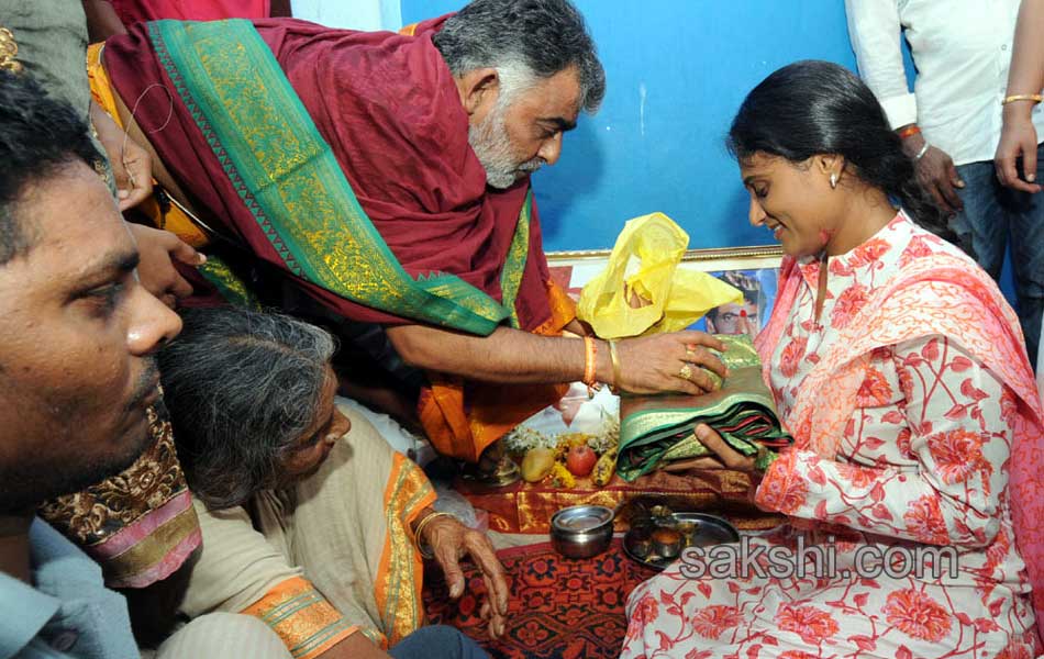 ys sharmila paramarsha yatra in Nalgonda11
