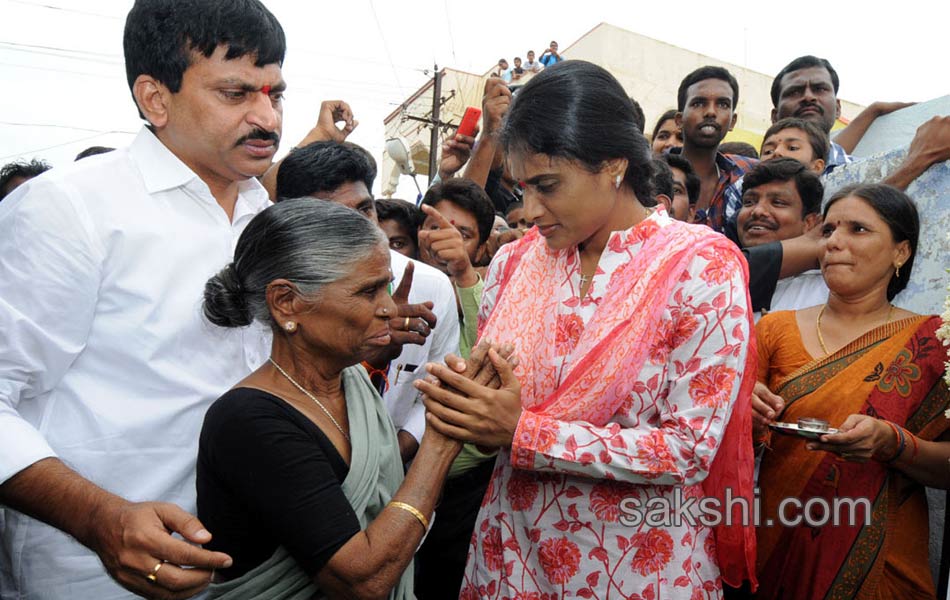 ys sharmila paramarsha yatra in Nalgonda15