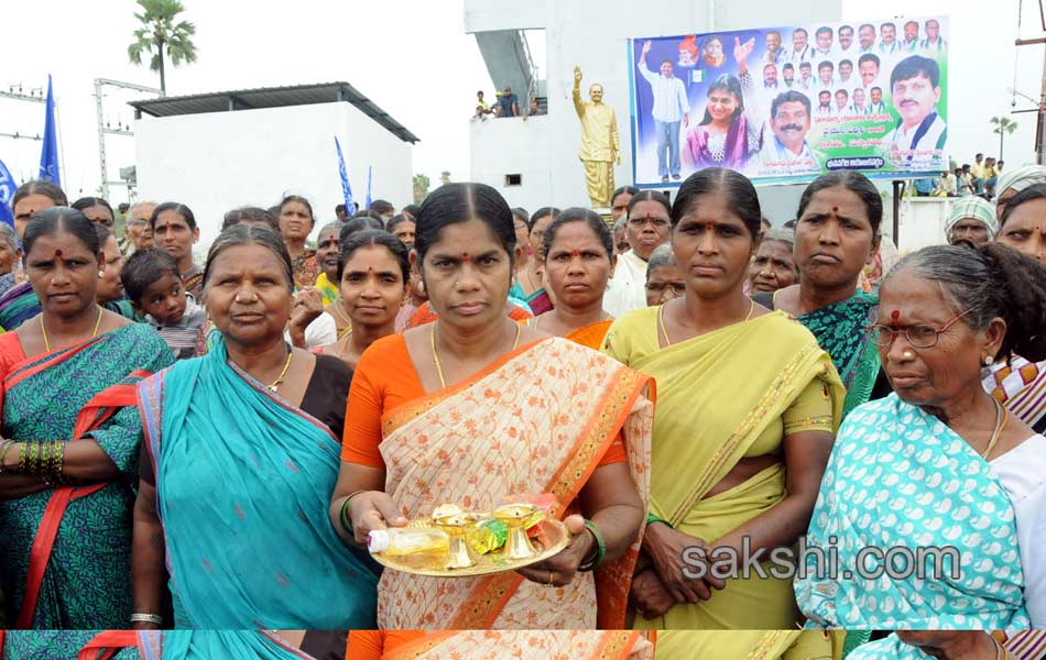 ys sharmila paramarsha yatra in Nalgonda20