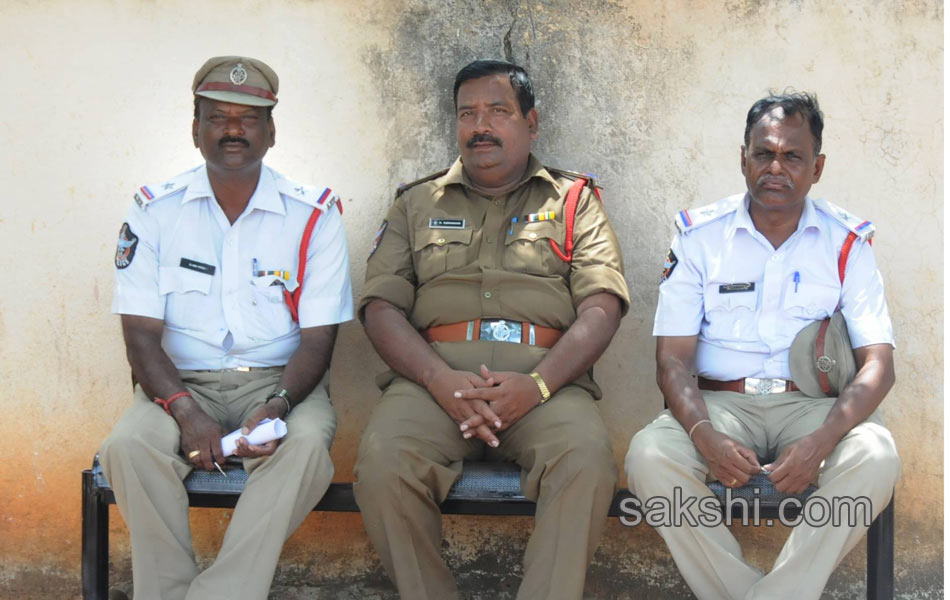 driving licence in police - Sakshi7