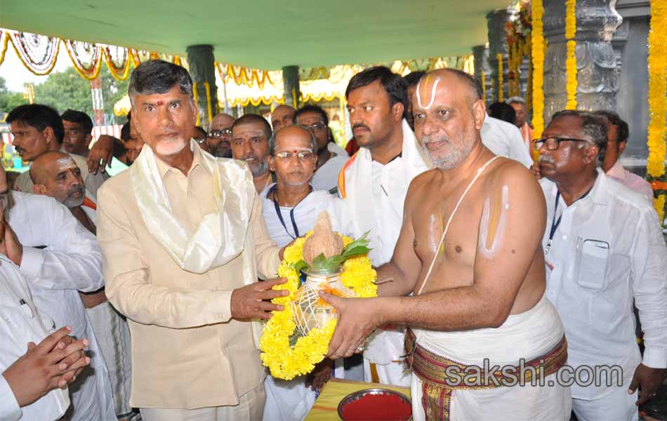 Pushkaralu 2015 Godavari Set To Consecrate Devotees - Sakshi11