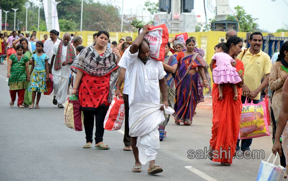 Godavari pushkaralu 2015 in AP Day2 - Sakshi12