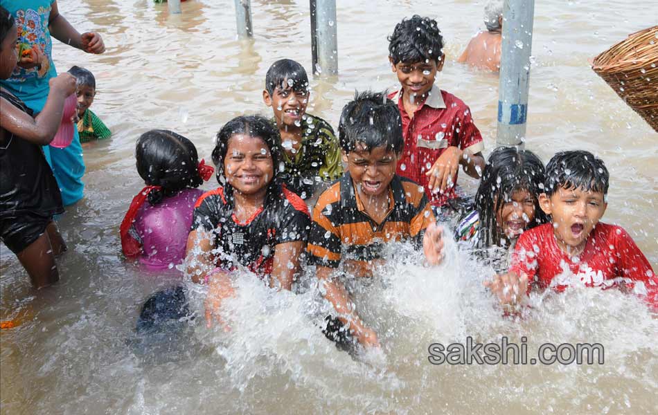 holy pushkaralu comes to eighth day - Sakshi14