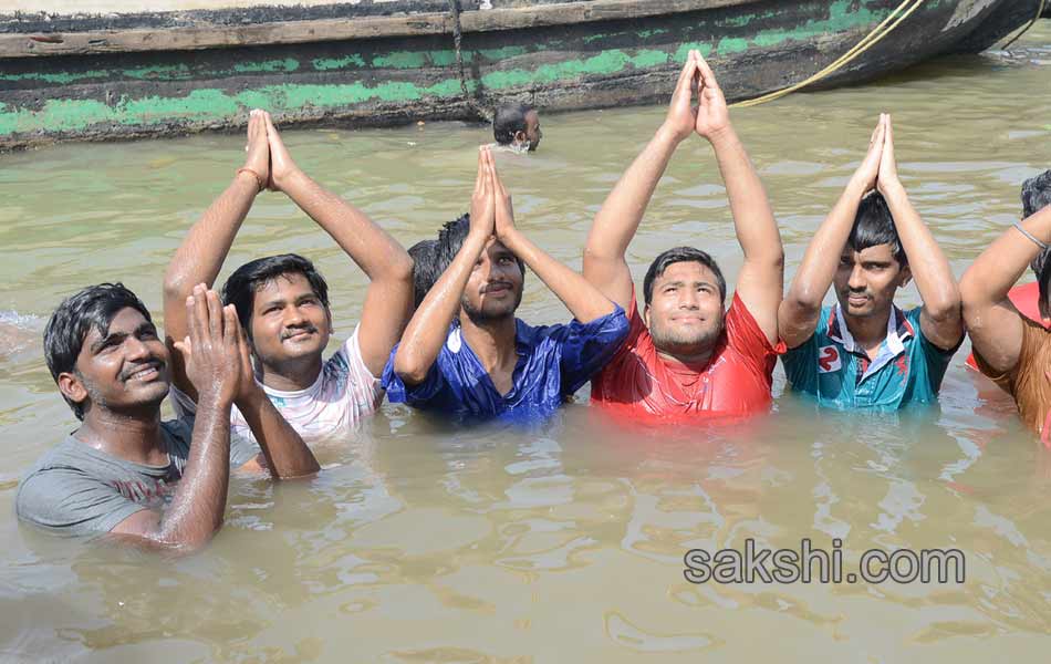 holy pushkaralu comes to eighth day - Sakshi21