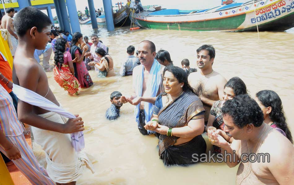 holy pushkaralu comes to twelfth day - Sakshi7