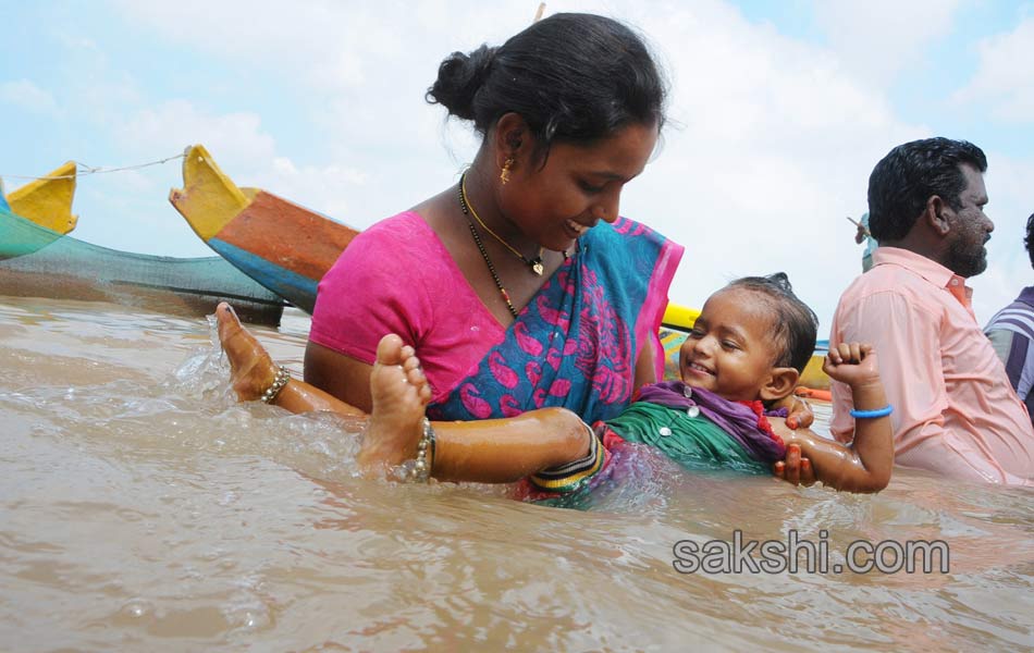 holy pushkaralu comes to twelfth day - Sakshi17