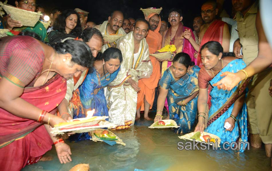 Godavari pushkaralu closing ceremony3