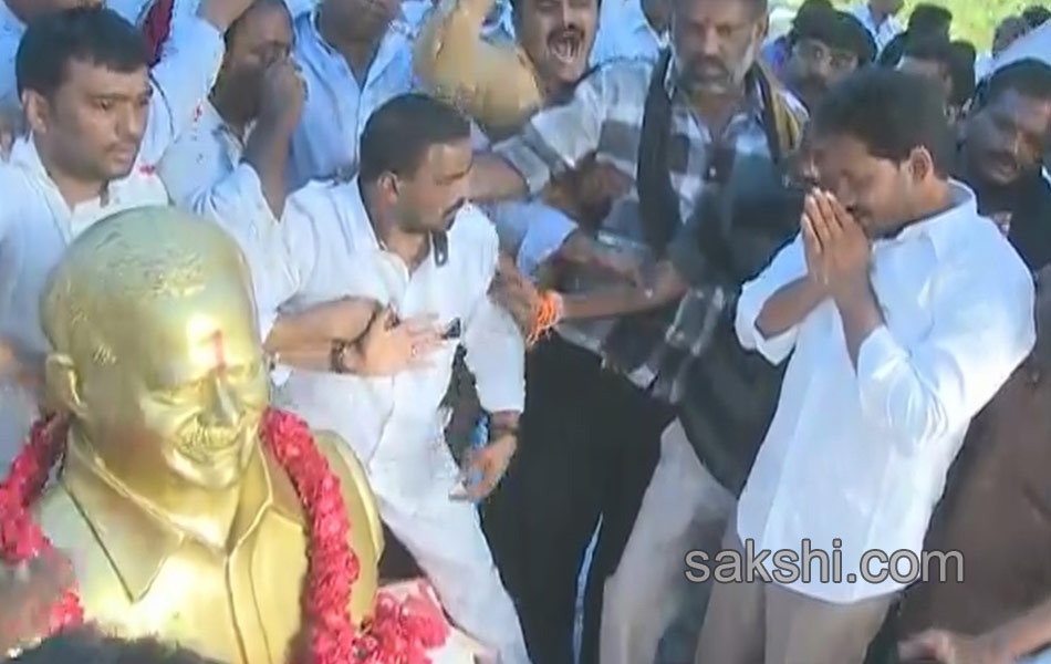 YS Jagan mohan Reddy Dharna started for ap special status - Sakshi1