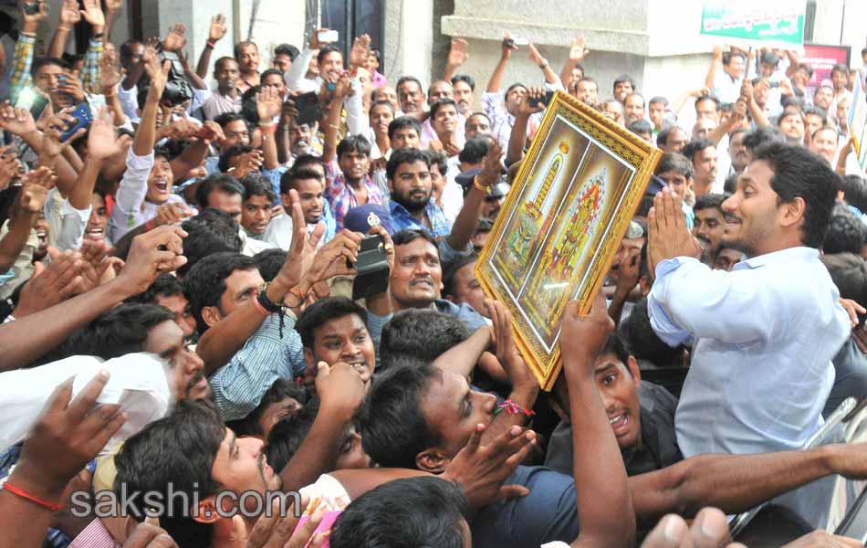 YS Jagan to meet bereaved family of Koti - Sakshi22