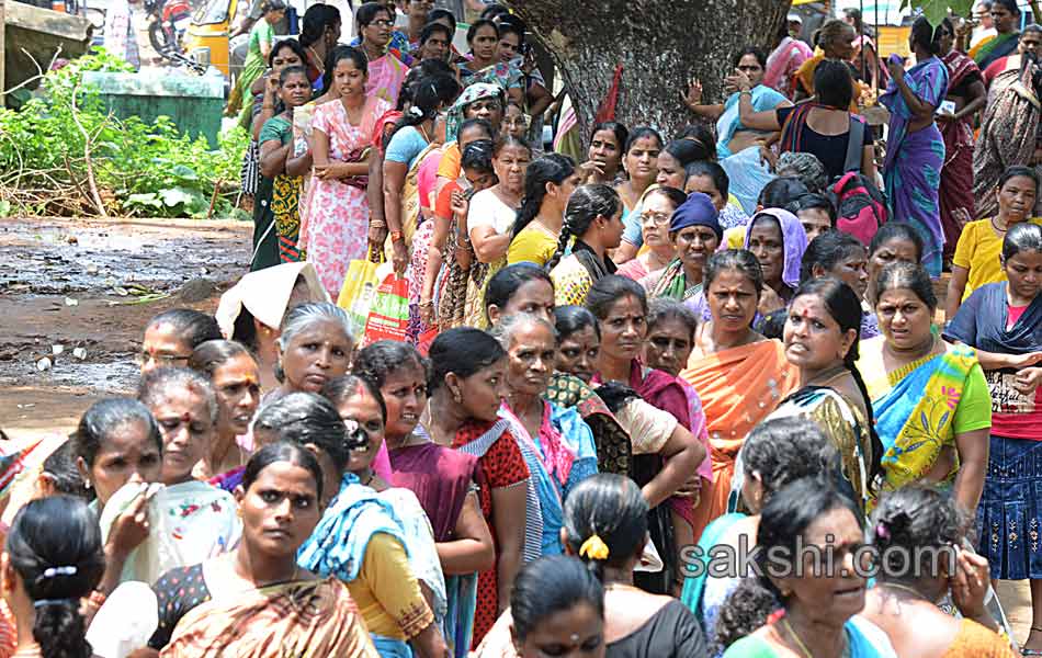 public struggling for onions10