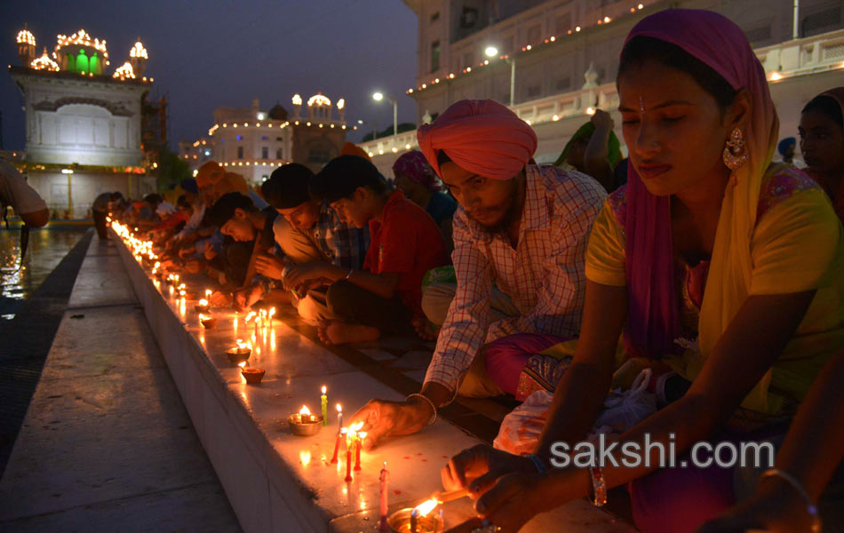 Sikh priest sits behind the Guru Granth Sahib2