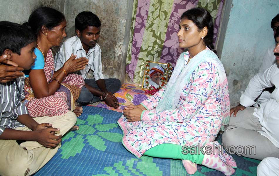 YS Sharmila Paramarsha Yatra in KareemNagar District Day 22