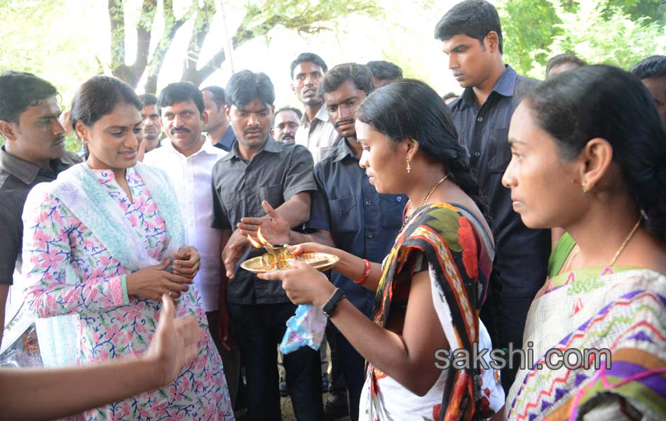 YS Sharmila Paramarsha Yatra in KareemNagar District Day 212