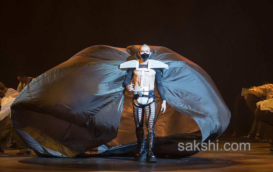 wearable art designs in newzealand fashion show3
