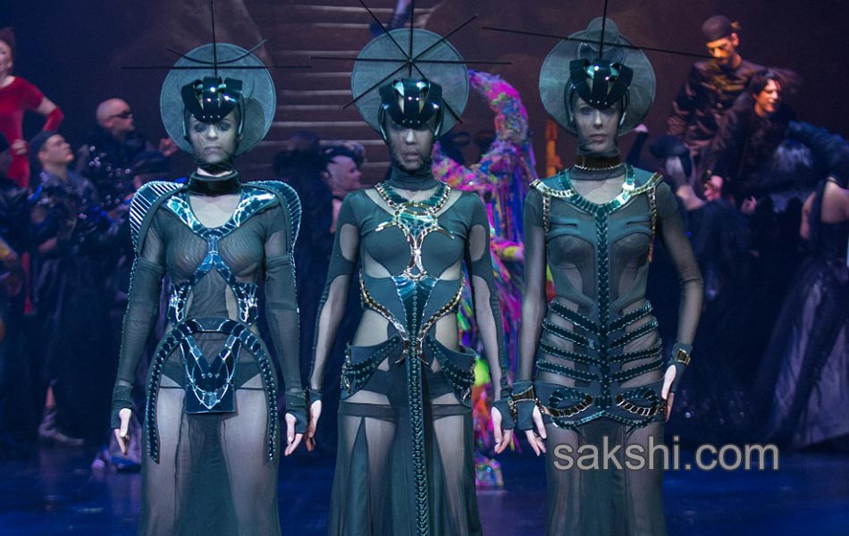 wearable art designs in newzealand fashion show17