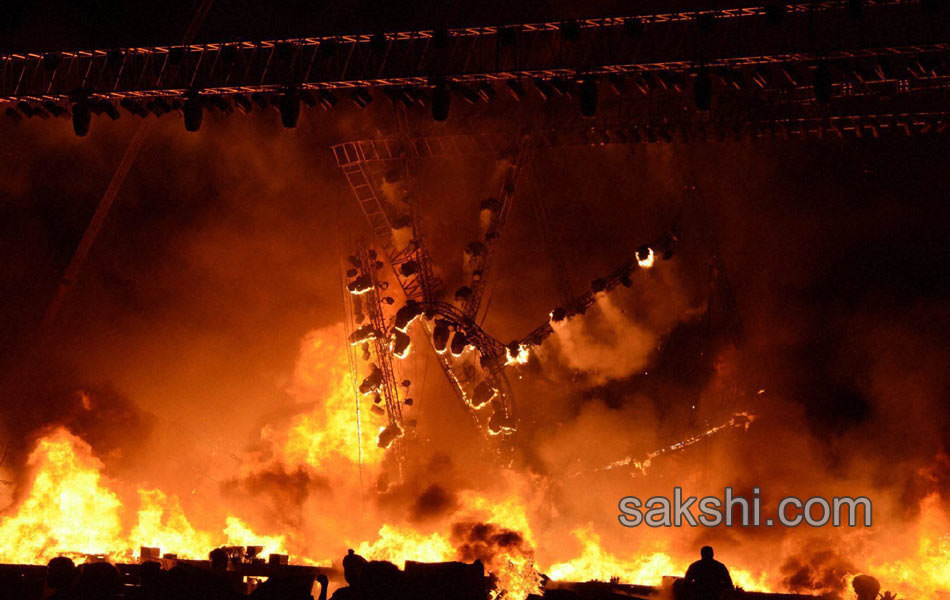 Fire Engulfs Make In India Stage in Mumbai9