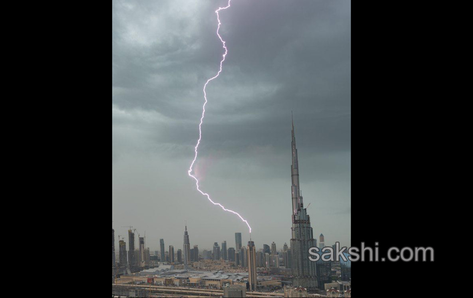 Heavy rain lashes the UAE5