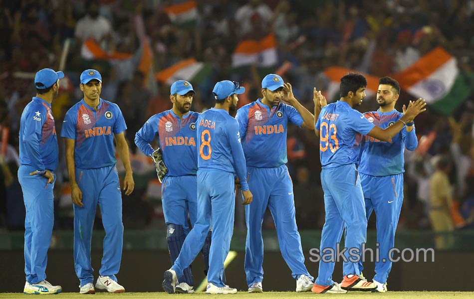 India beat Australia by six wickets in Mohali reach semis8