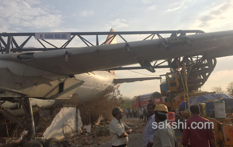 plane collapsed crane falldown in it1