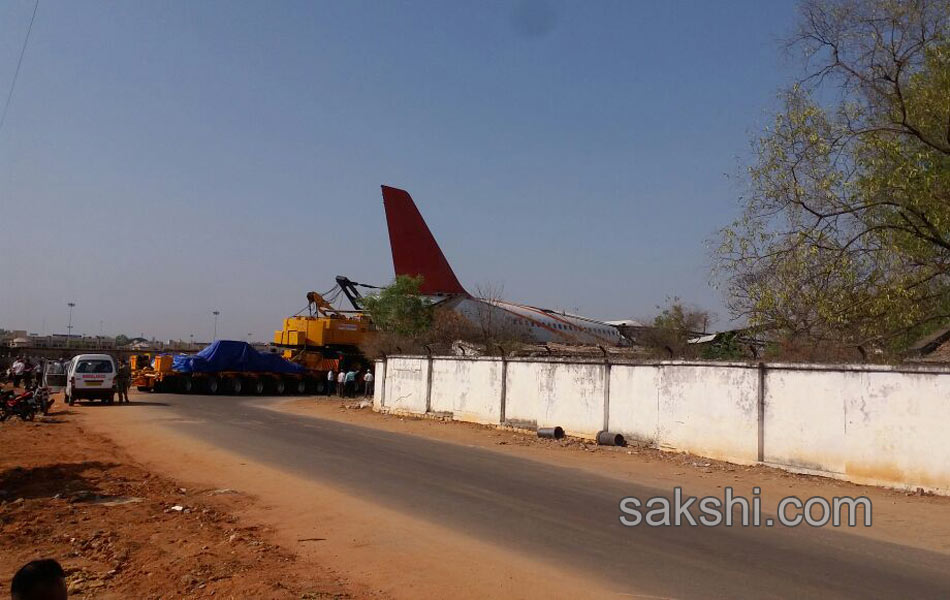 plane collapsed crane falldown in it10
