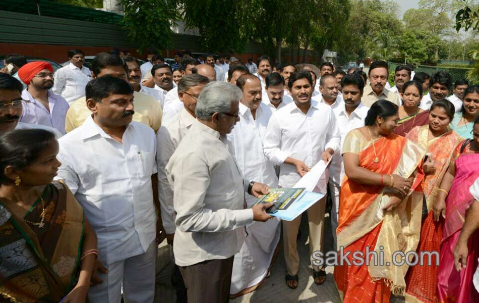 ysrcp leaders reaches delhi - Sakshi6