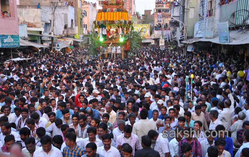 Thousands Witness Chennakesava Rathotsavam1