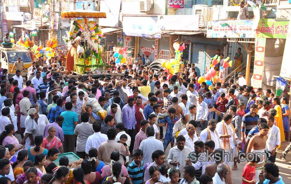 Thousands Witness Chennakesava Rathotsavam17
