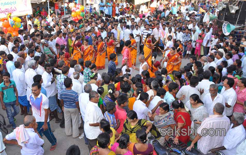 Thousands Witness Chennakesava Rathotsavam20