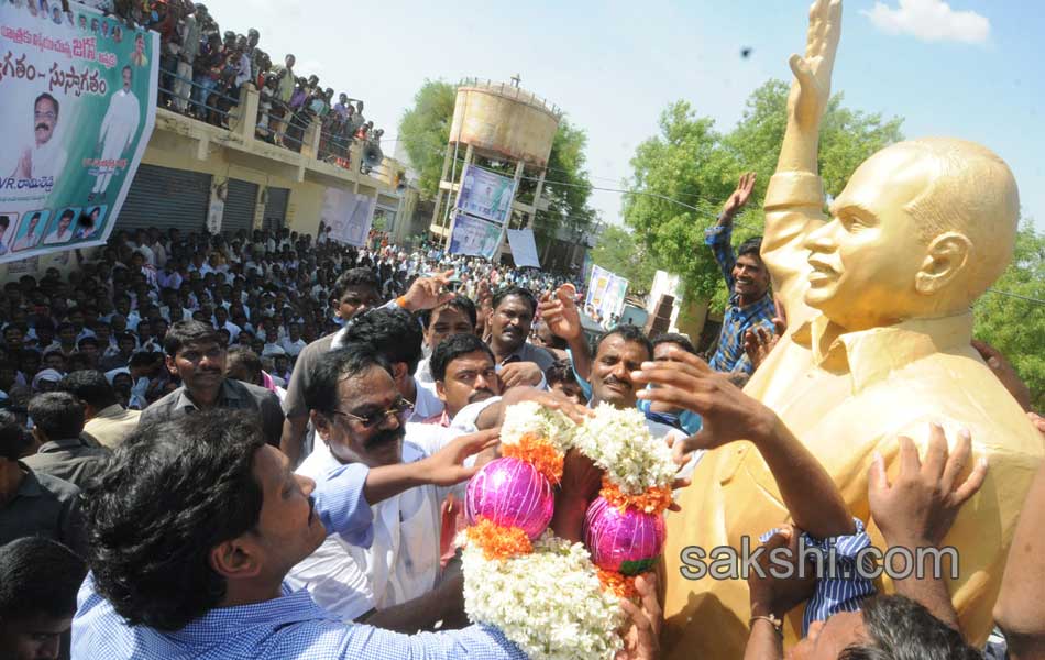 YS Jagan Mohan Reddy raithu barosa yatra in anantapur district - Sakshi22