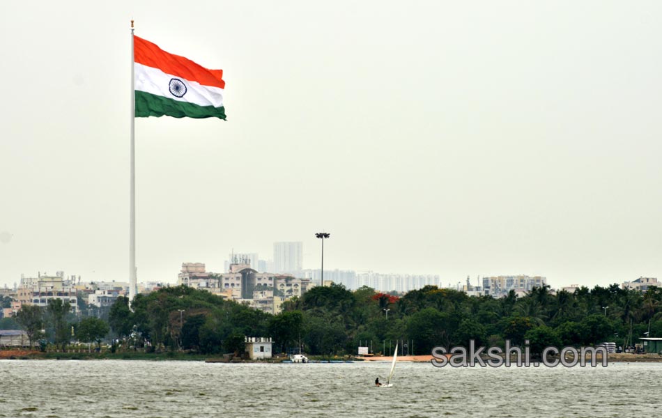 72 feet national flag hoisted by KCR - Sakshi9