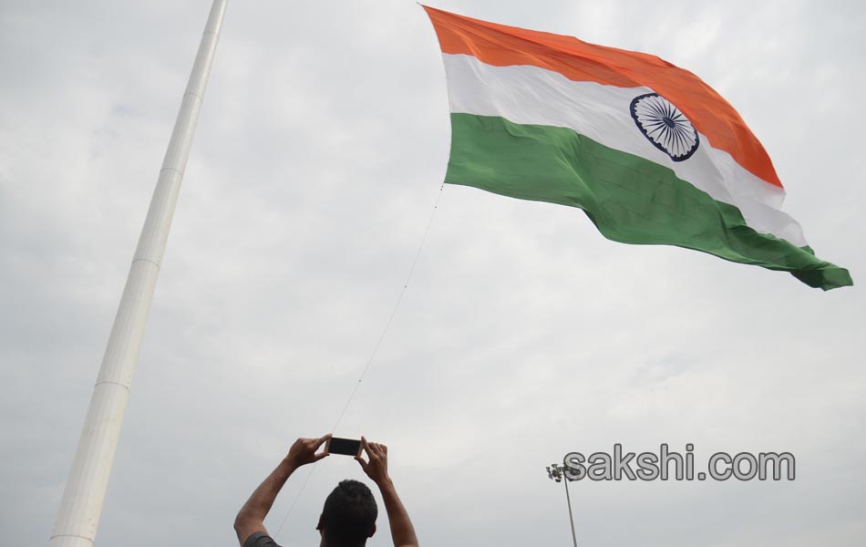 72 feet national flag hoisted by KCR - Sakshi16