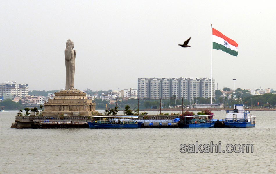 72 feet national flag hoisted by KCR - Sakshi18