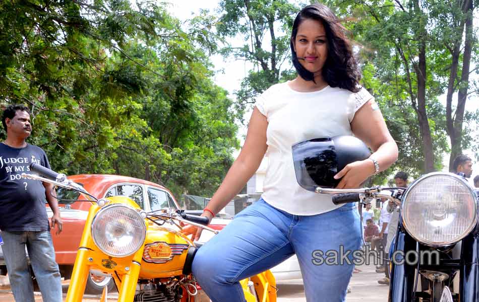 vintage show in lumbini park25