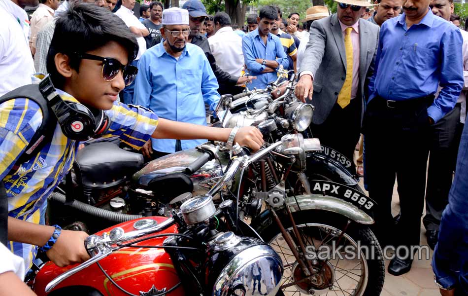 vintage show in lumbini park26